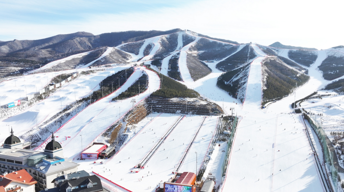 “冷资源”加速释放“热效应”新雪季张家口冰雪旅游“热辣滚烫”